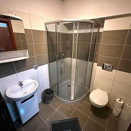 Goscinne Rozbark Otel *