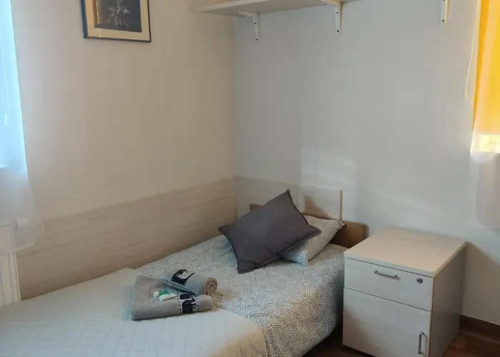 Goscinne Rozbark מלון *